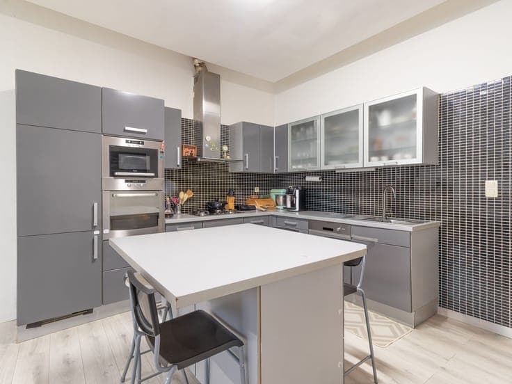 Opbrengsteigendom met zes appartementen in Hoboken
