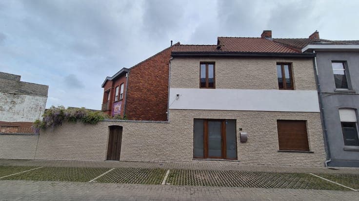 Prachtig gelegen woning met 3 slaapkamers, badkamer, mode...