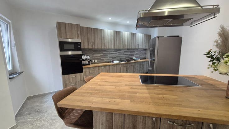 Prachtig gelegen woning met 3 slaapkamers, badkamer, mode...