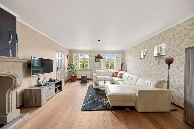 EXCLUSIEVE VILLA MET HOOGWAARDIGE AFWERKING IN RUSTIGE WO...