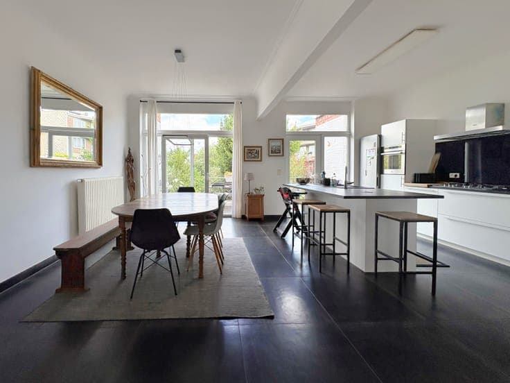 Art Deco Townhouse | 228 m² | 5 Bedrooms | Garden