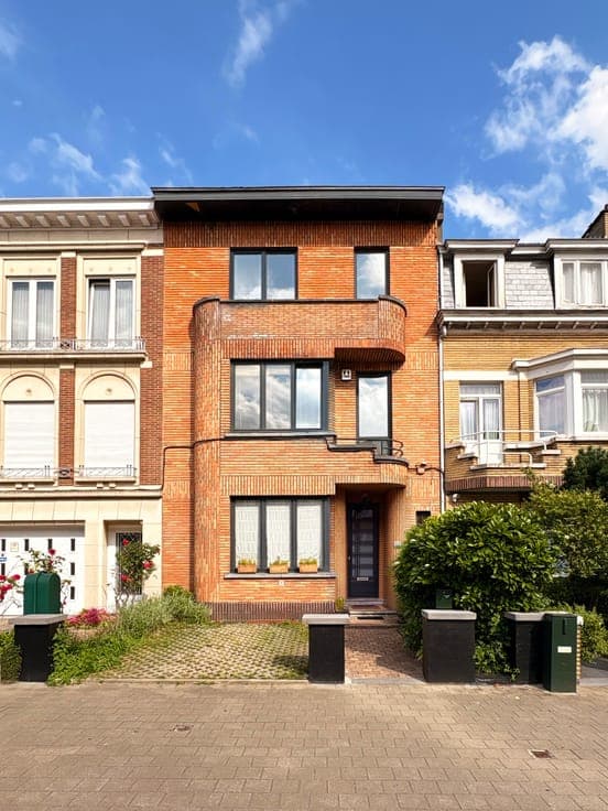 Art Deco Townhouse | 228 m² | 5 Bedrooms | Garden