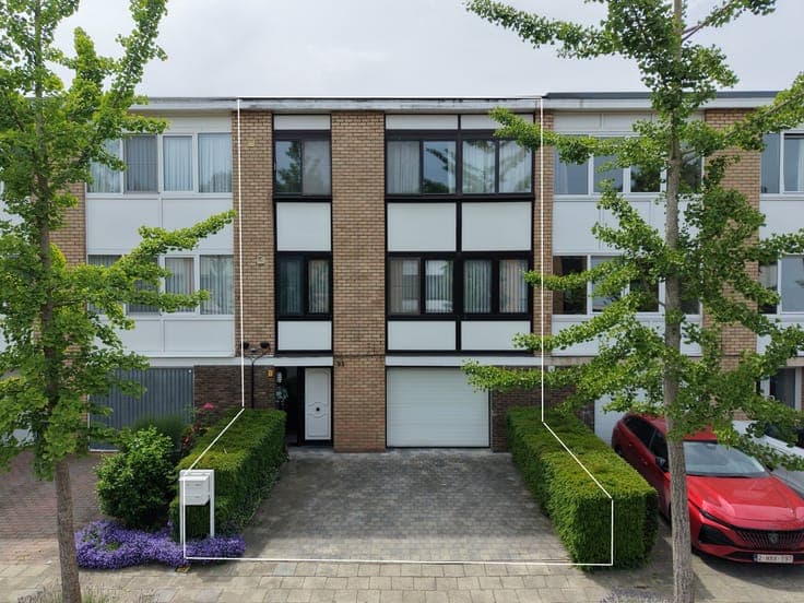 Apartment building