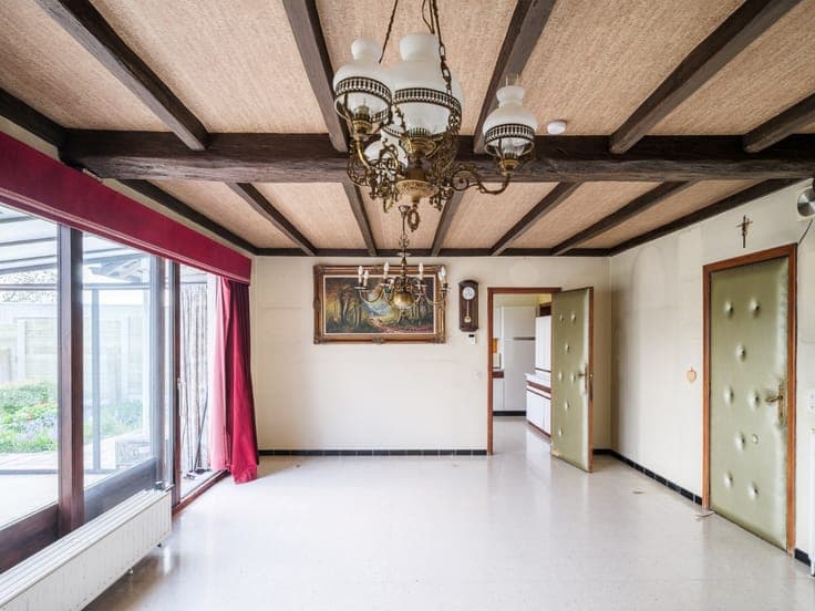 Quietly located, semi-detached house with renovation potent