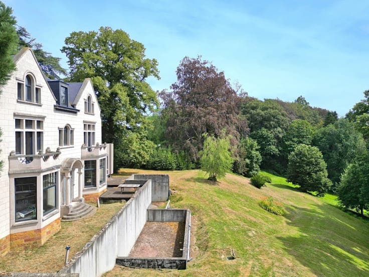 Ohain, Exceptional casco property to finish on a park