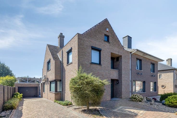 Prachtige driegevel woning met 4 slaapkamers gelegen in e...