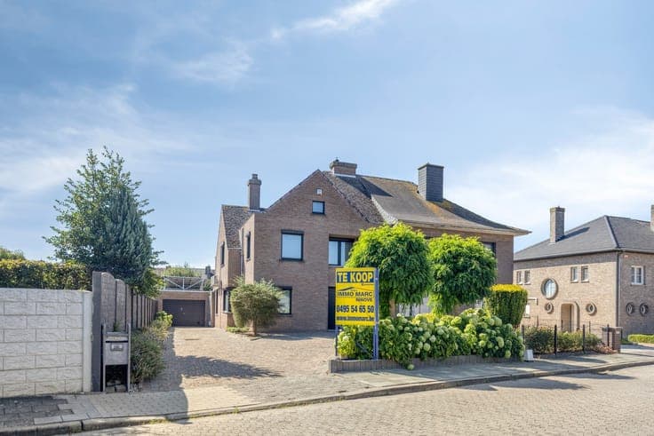 Prachtige driegevel woning met 4 slaapkamers gelegen in e...