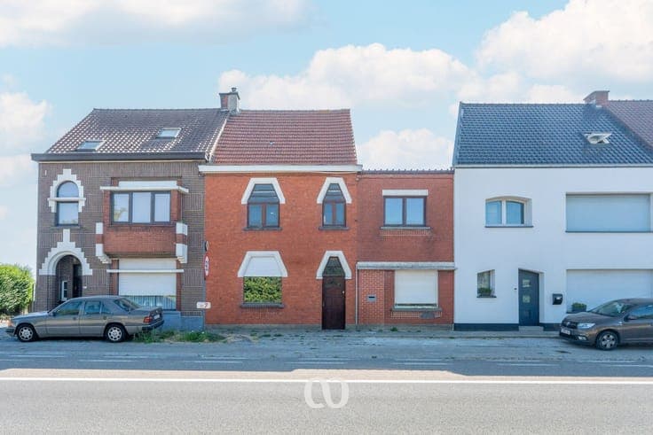 Spacious family home to renovate