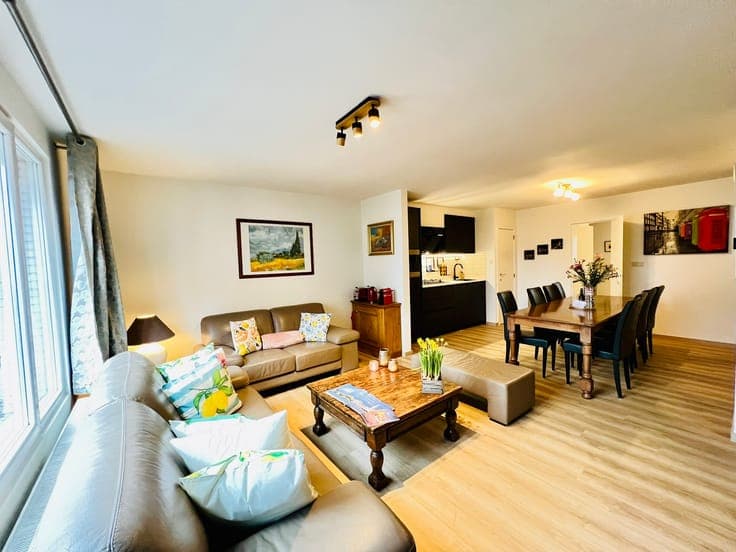Shop + 2 apartments, €50,604 rent/year, diamond district