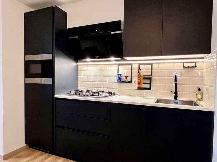 Shop + 2 apartments, €50,604 rent/year, diamond district