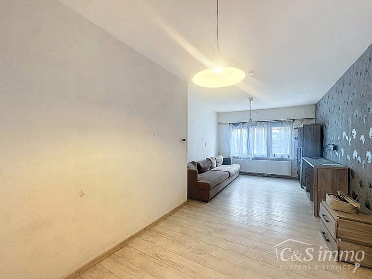 Property in need of renovation in a prime location in Merkse