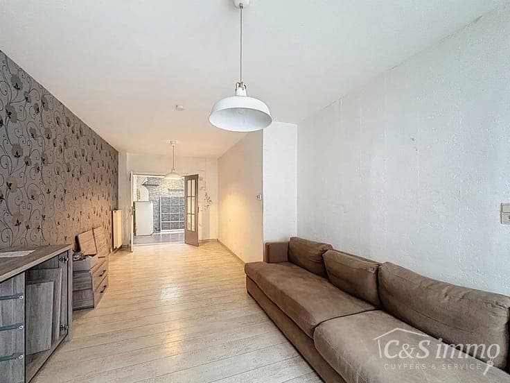 Property in need of renovation in a prime location in Merkse