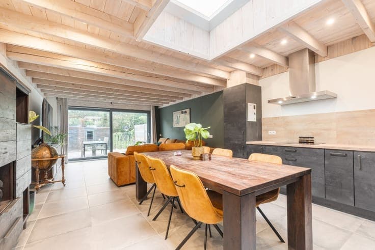 Move-in ready home with 3 beds, garden & garage in Lede
