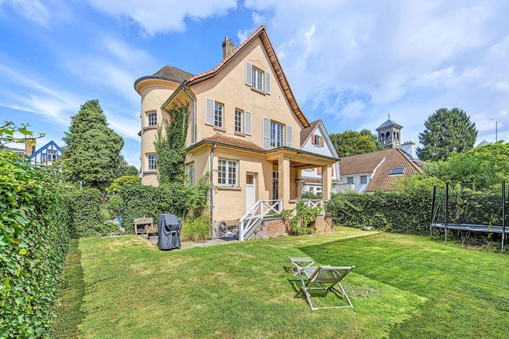 Chant d'Oiseau – 5-bed villa with terrace, garden and garage