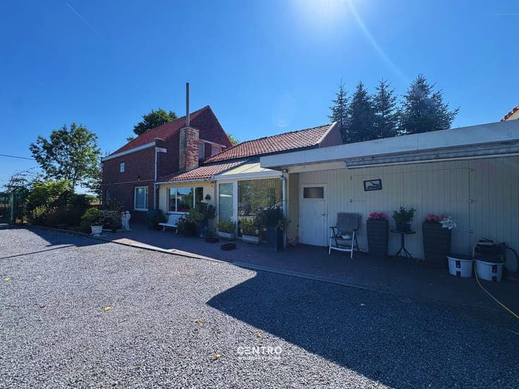 Idyllisch gelegen hoeve op circa 1 hectare te Maldegem!