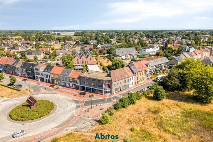 Income-producing property with 3 entities and a 5.11% gro...