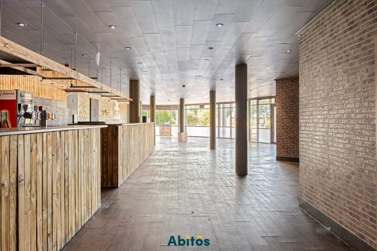 Income-producing property with 3 entities and a 5.11% gro...