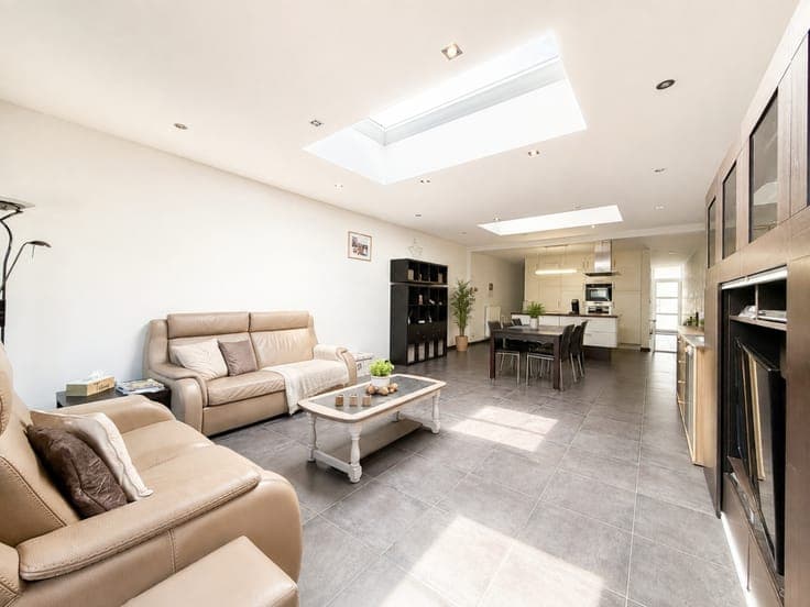 Te koop, energiezuinige woning met garage en toegang acht...