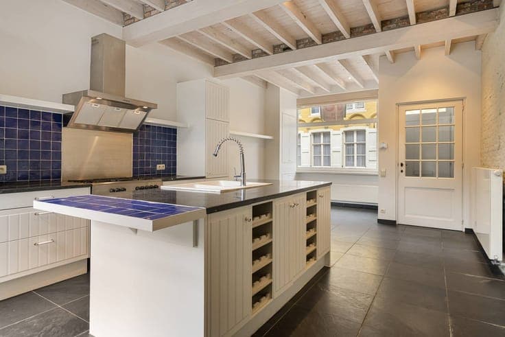 Uniquely renovated townhouse in Bruges with 3 bedrooms