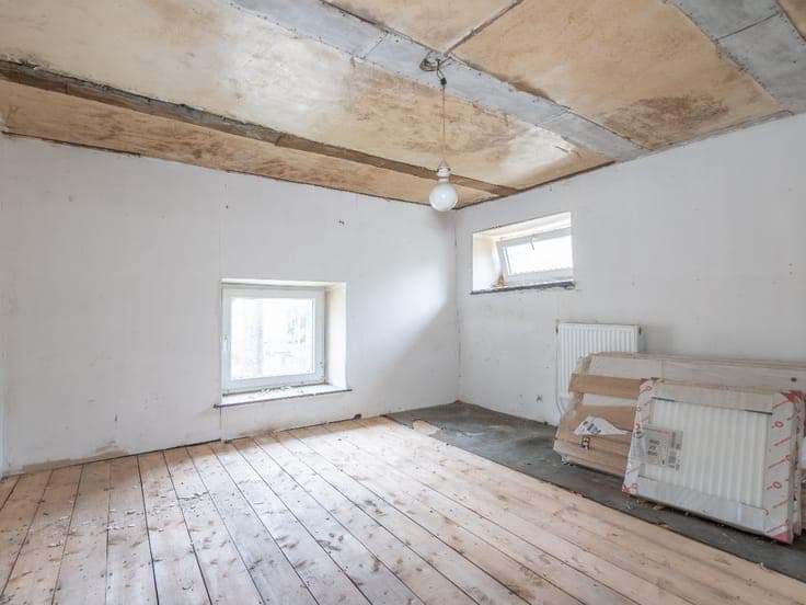 Detached house in need of renovation, a garden in Paliseul