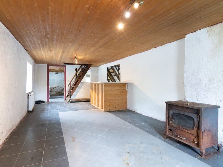 Detached house in need of renovation, a garden in Paliseul