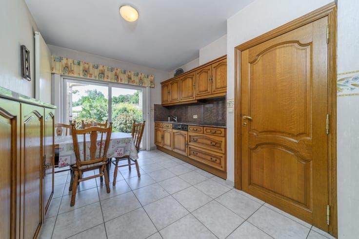 BEVEREN AAN DE IJZER: Zeer degelijke villa-bungalow met a...