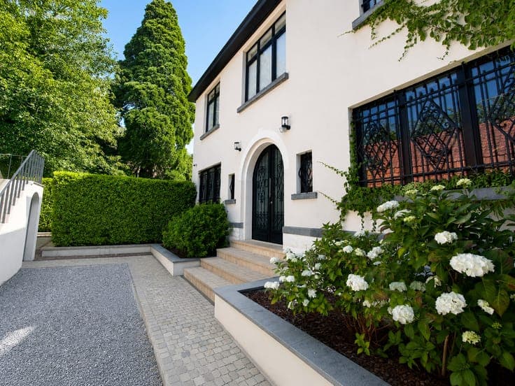 Observatoire – Fully renovated family villa with pool