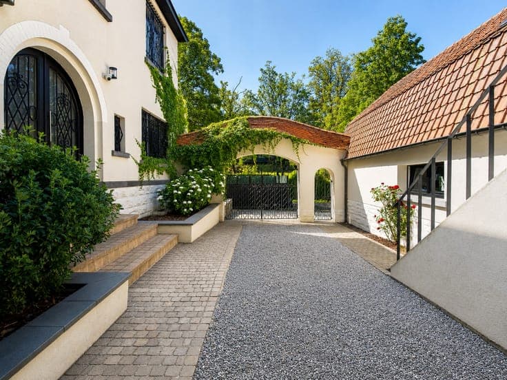 Observatoire – Fully renovated family villa with pool