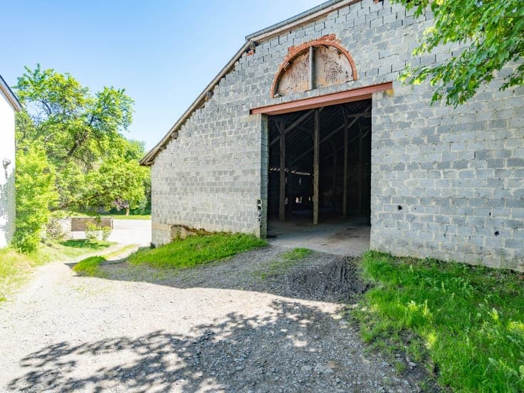 4-bedroom house with farm buildings – Houffalize