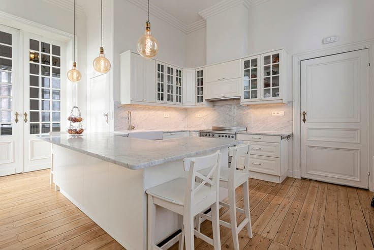Characterful mansion house of approx. 571 m² on a plot of ne