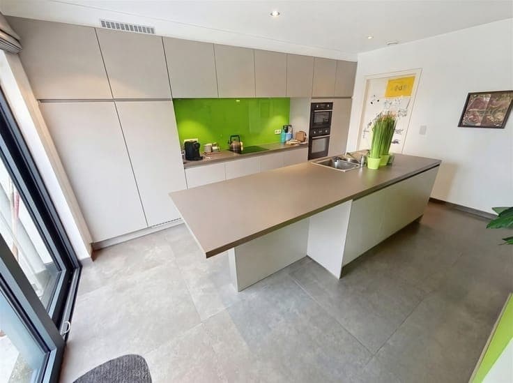 Ready-to-move-in new construction home with 3 bedrooms, comm