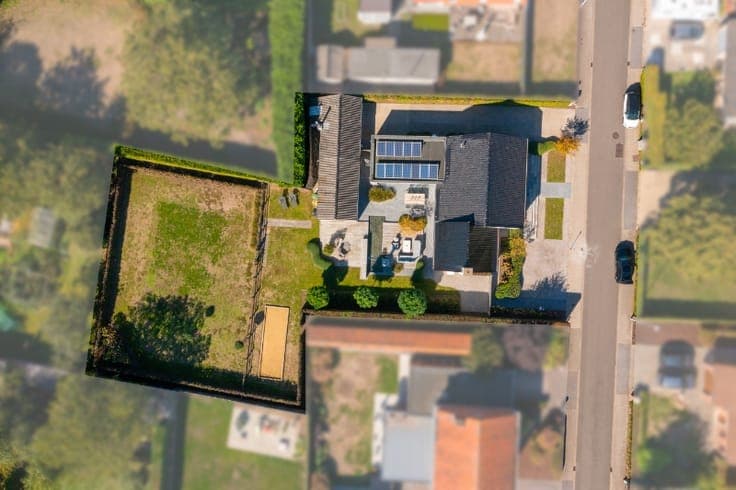 Charmante open woning met 4 slpk op 1.561m² in Oostkamp