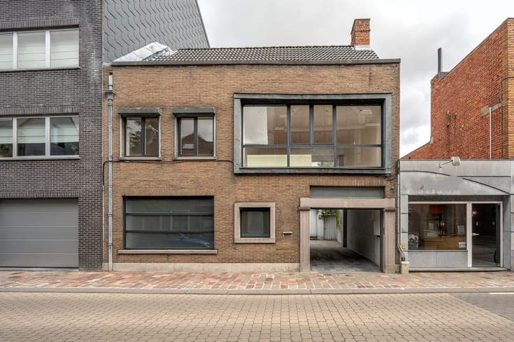 Ontdek de mogelijkheden van deze ruime eigendom in hartje...