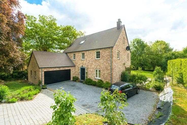A true favourite just steps away from Lake Genval