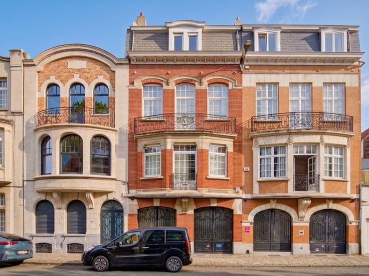 Montgomery – 5bed House + garage – Self-employed prof.