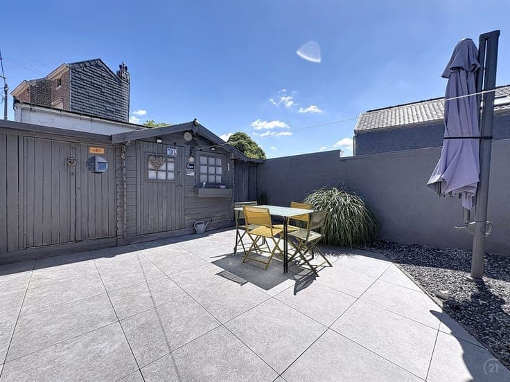 Maison 3 façades rénovée avec terrasse ensoleillée à Romsée