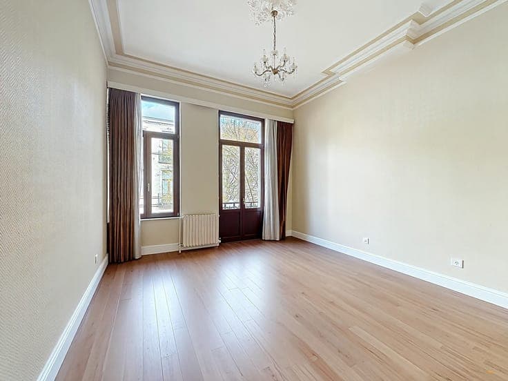 SINGLE-FAMILY HOUSE FIVE BEDROOMS WITH GARDEN AND GARAGE