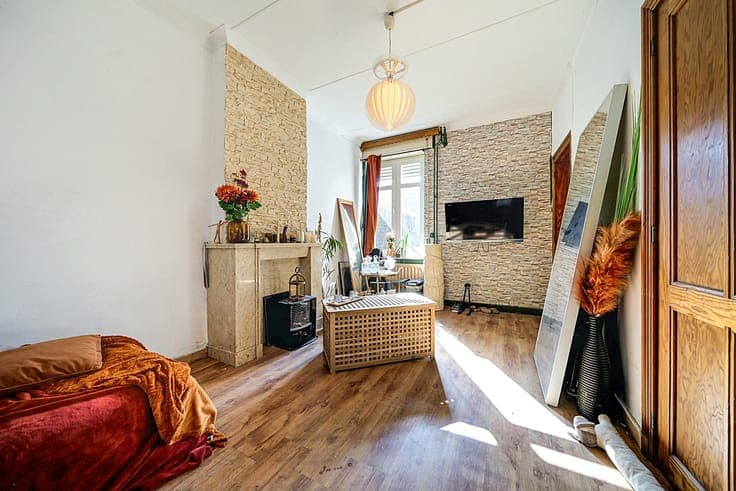 Jemeppe – 2-bed house, garden & convertible attic