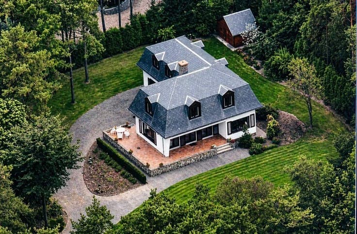Exclusieve villa op een strategische hoek, ideaal als exc...