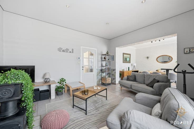 Ready-to-move-in home with expansion possibilities in a pri