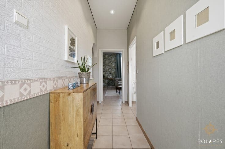 Ready-to-move-in home with expansion possibilities in a pri