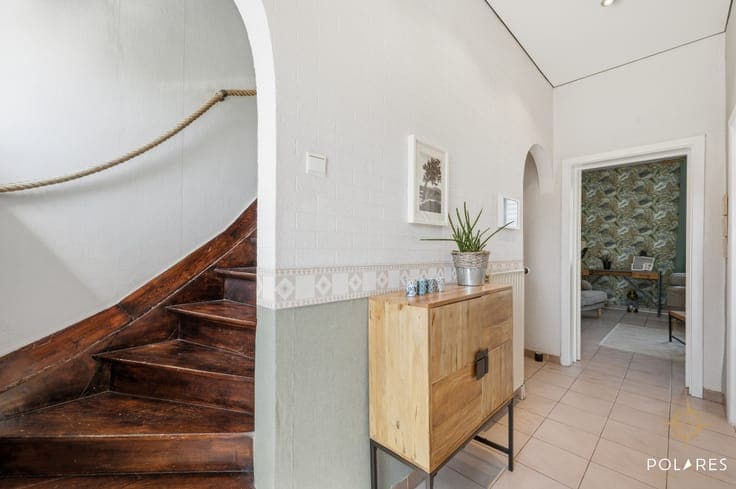 Ready-to-move-in home with expansion possibilities in a pri