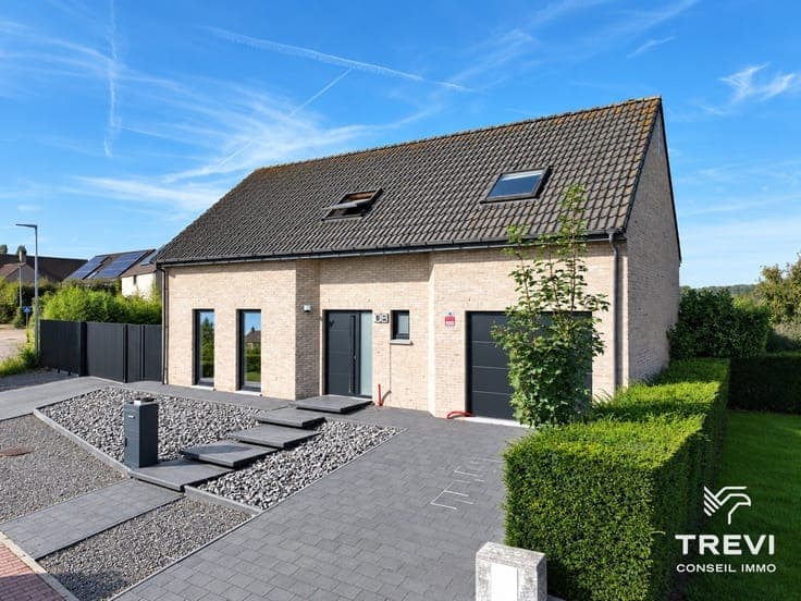 Grande villa contemporaine avec pisicne