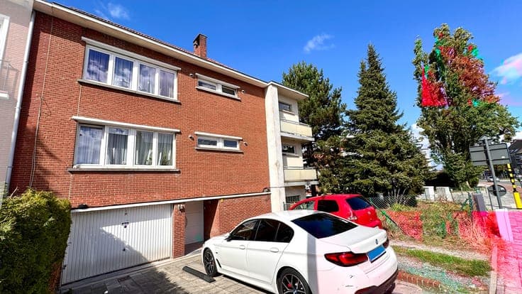 Investment property with 5 renovated apartments