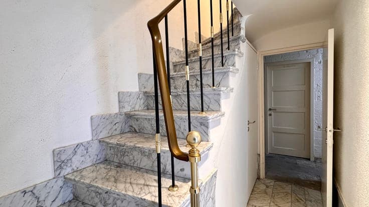 Investment property with 5 renovated apartments