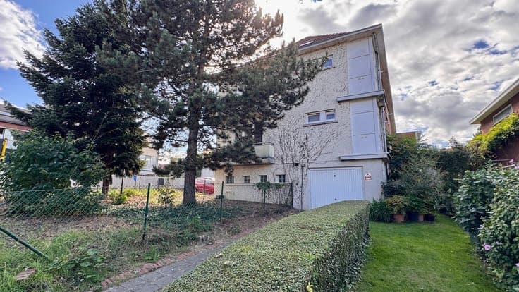 Investment property with 5 renovated apartments