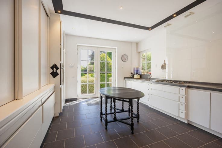 Magnificent property with pool and tennis court