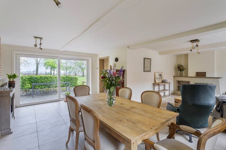 Gerenoveerde hoeve in woongebied te Horebeke