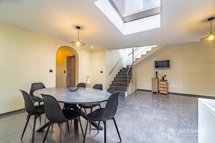SUPERBE MAISON - 5 CH - ELLE OK - GARAGE ET CÔTÉ EXTÉRIEUR !
