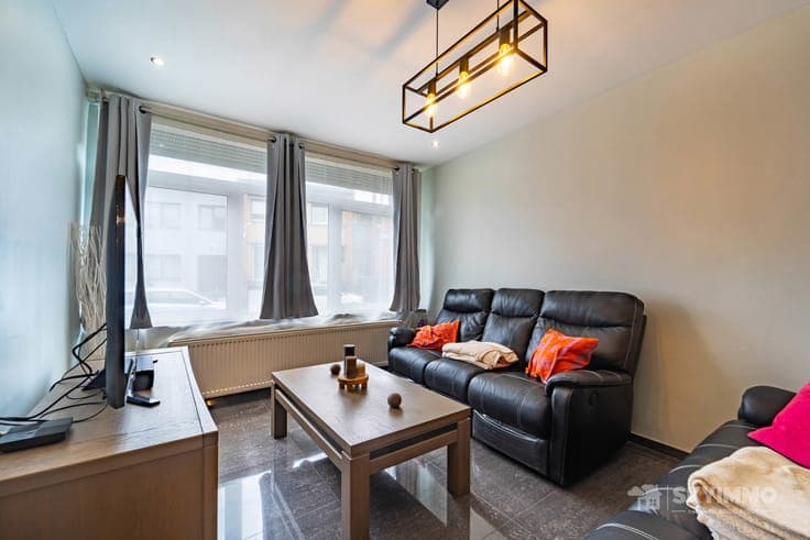 SUPERBE MAISON - 5 CH - ELLE OK - GARAGE ET CÔTÉ EXTÉRIEUR !